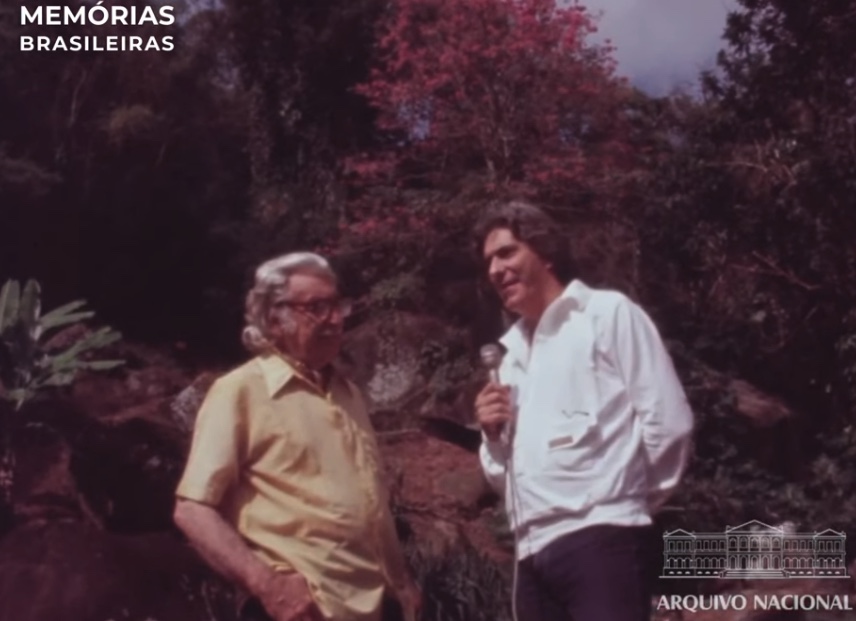 Roberto Burle Marx durante entrevista sobre planejamento urbano e preservação ambiental